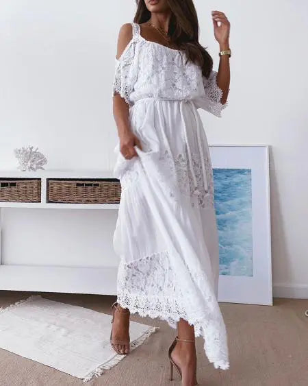 Vestido largo con hombros descubiertos y encaje en contraste 