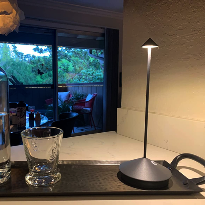 Lámpara de vela LED minimalista RechargeSleek: recargable, regulable y resistente a la intemperie, regulable y resistente a la intemperie 