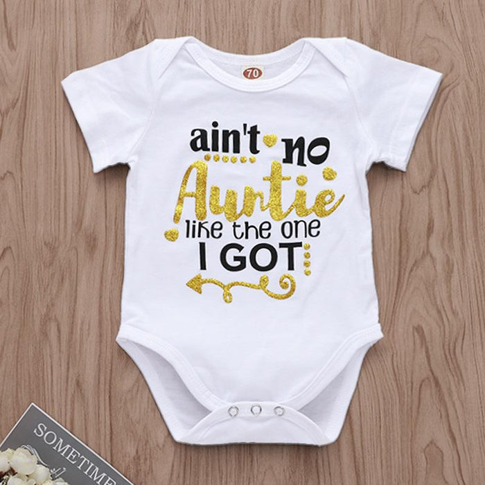 "Is geen tante zoals degene die ik heb" baby-jumpsuit met letterprint