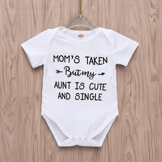 "Tante is schattig en vrijgezel" baby-jumpsuit met letterprint