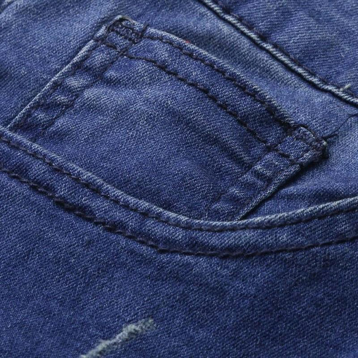 Magere gescheurde jeans