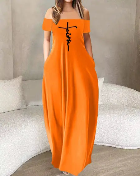 Grote maten maxi-jurk met 'Faith'-print en off-shoulder 