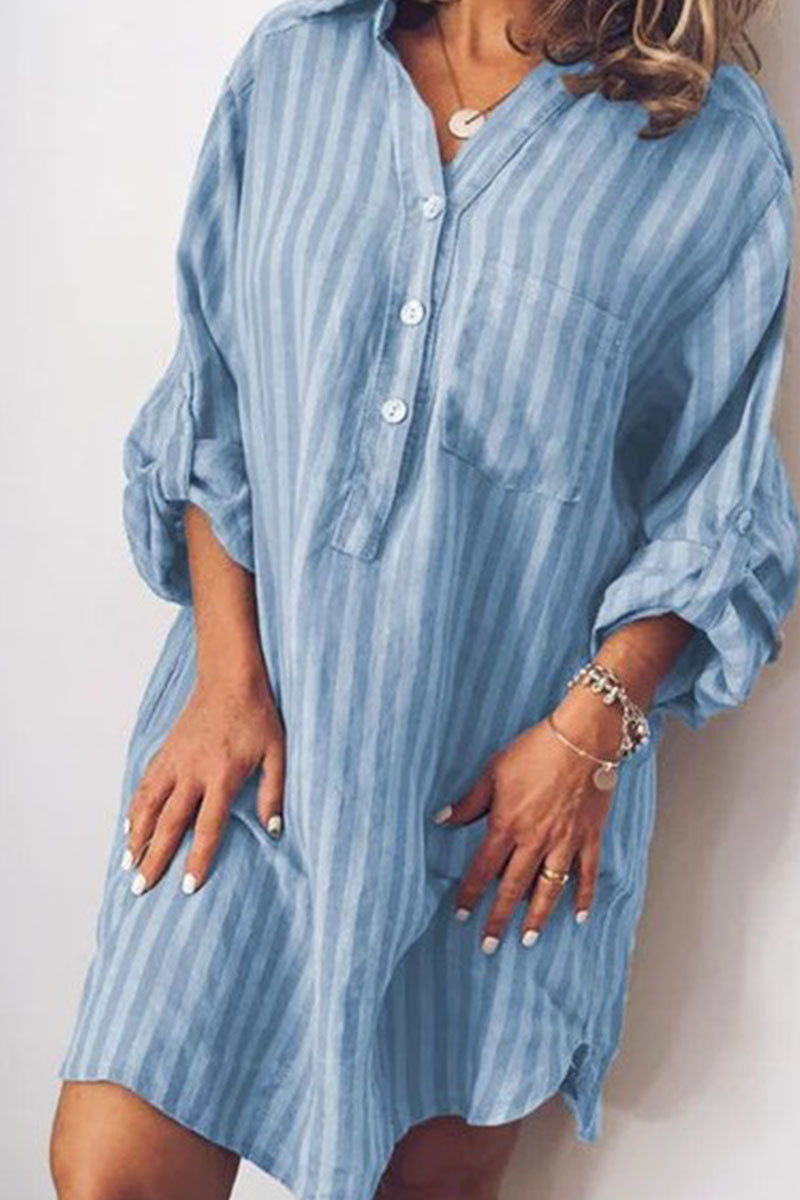 Manténgase cómodo con blusas estampadas a rayas de manga larga con prácticos bolsillos