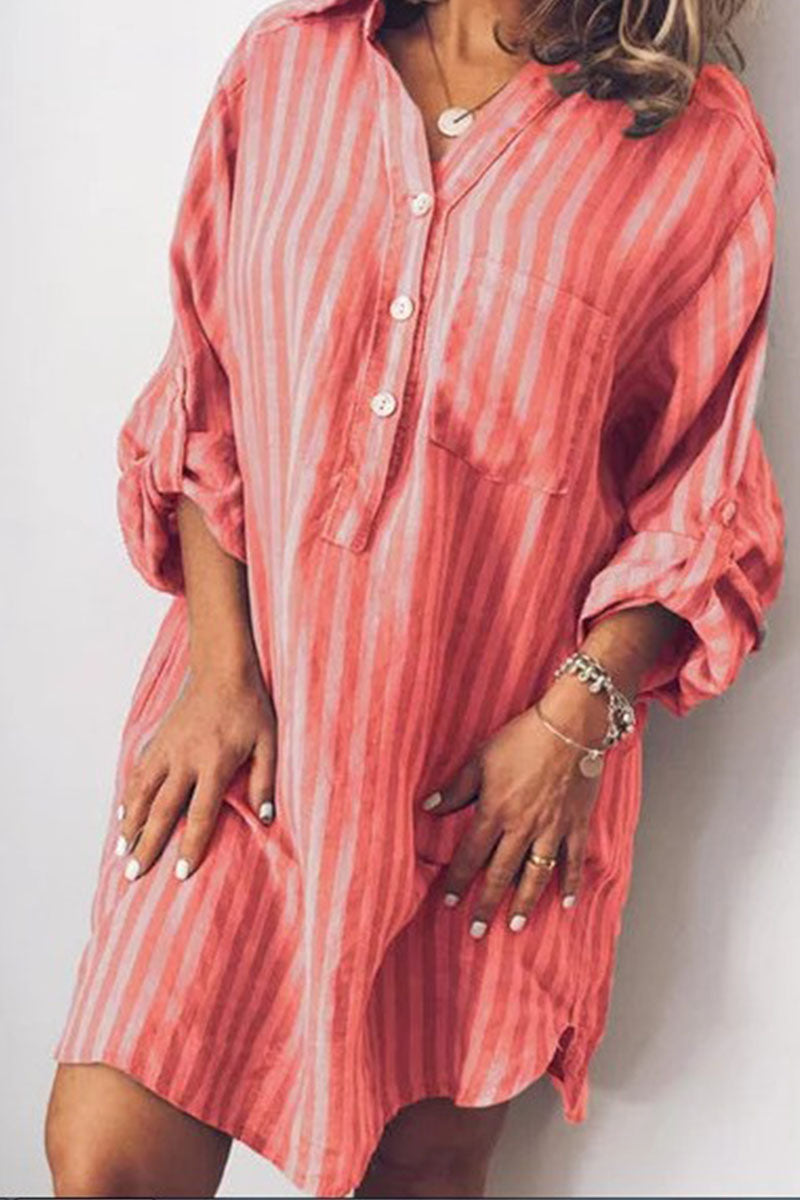 Manténgase cómodo con blusas estampadas a rayas de manga larga con prácticos bolsillos