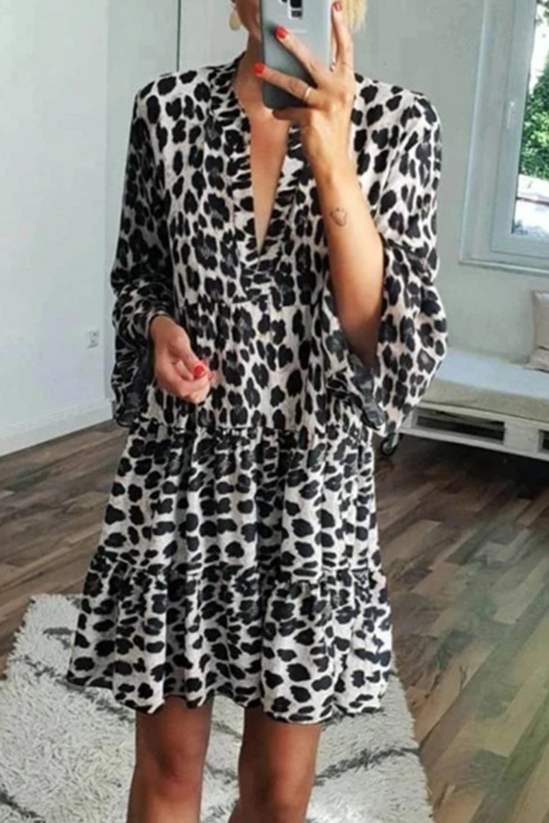 Casual & Stylish Leopard Patchwork V Neck Cake Skirt Dresses
