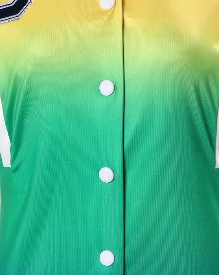 Casual jurk met ombre-ontwerpletterpatch en honkbalkraag 