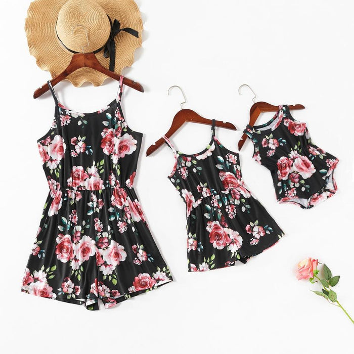 Bijpassende jumpsuits met bloemenprint en sling