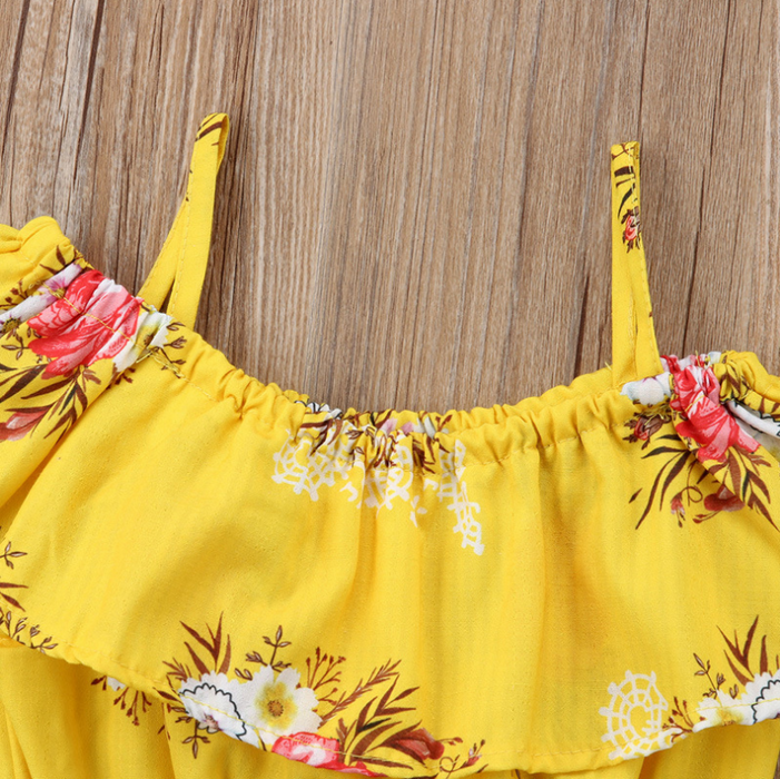 Gele bloemen top shorts outfit