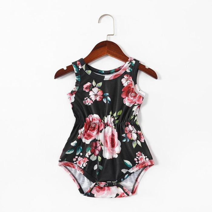 Bijpassende jumpsuits met bloemenprint en sling