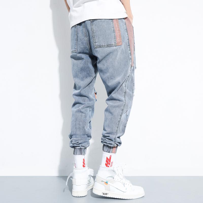 Joggers de mezclilla desgastados claros