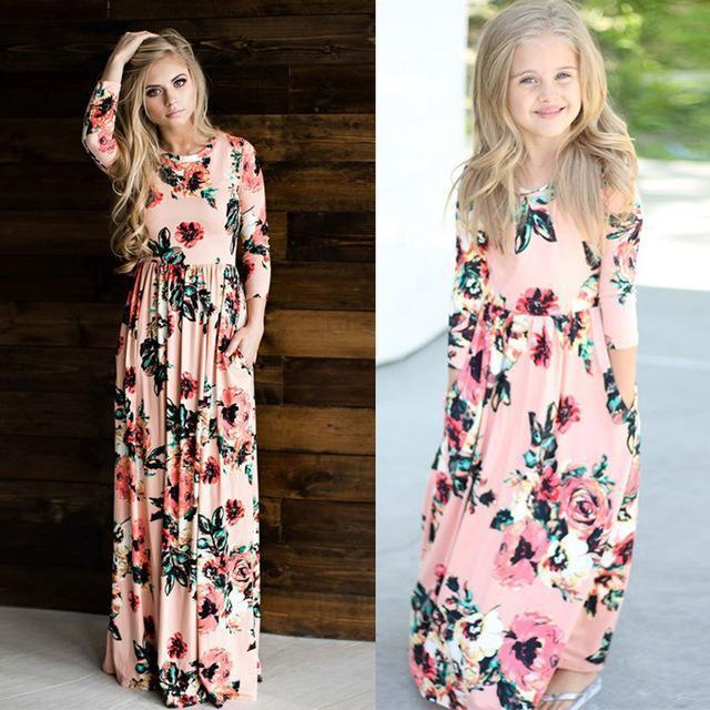 Hermosos vestidos estampados florales para mamá y para mí