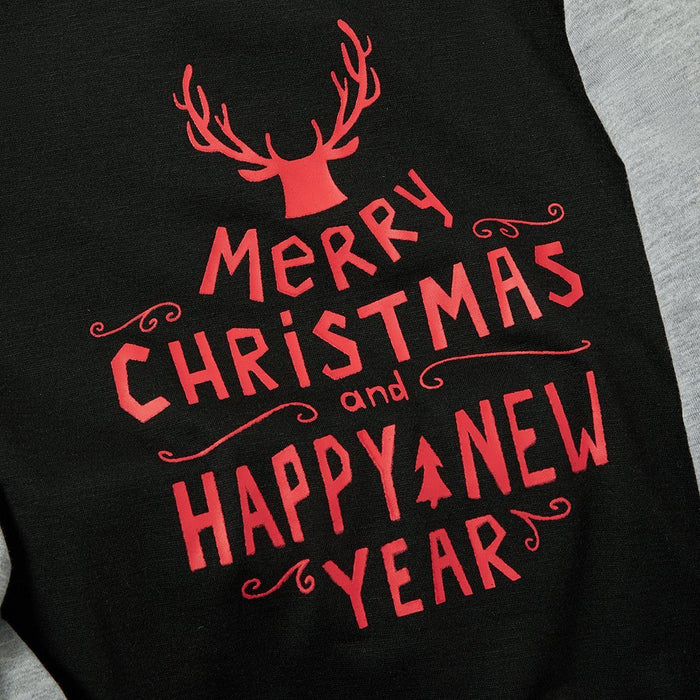 Conjunto de pijama a juego familiar con estampado de renos de Feliz Navidad y próspero año nuevo