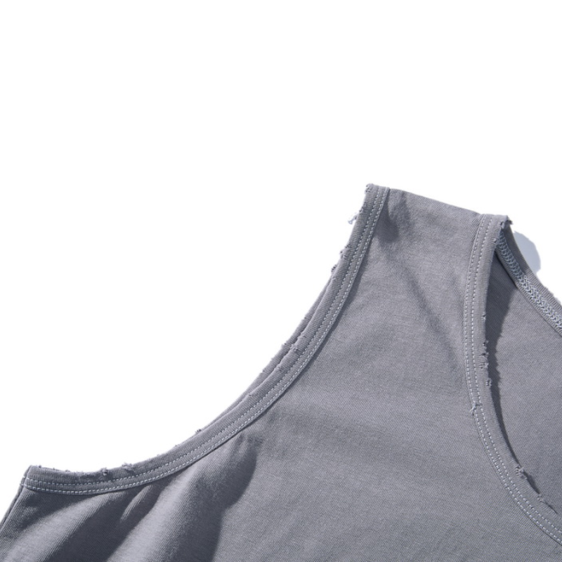 Verontruste eenvoudige tanktop