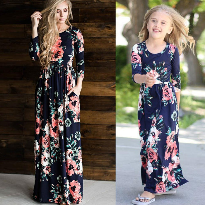 Hermosos vestidos estampados florales para mamá y para mí