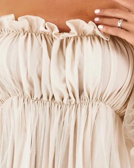 Doorzichtige mesh-swingjurk met off-shoulder en ruches 