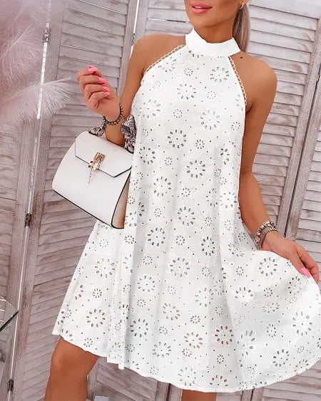 Casual halterjurk met oogjesborduurwerk 