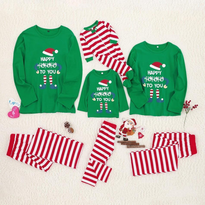 Conjunto de pijamas navideños a juego con cuadros de esta familia es una familia de elfos
