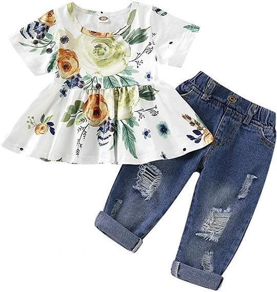 2-delige set met mooie top en jeans met korte mouwen en bloemenruches