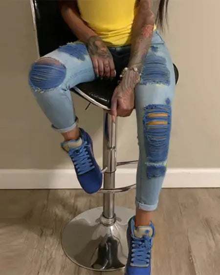 Jeans met gescheurde uitsnijdingen in colorblock 