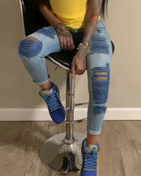 Jeans met gescheurde uitsnijdingen in colorblock 