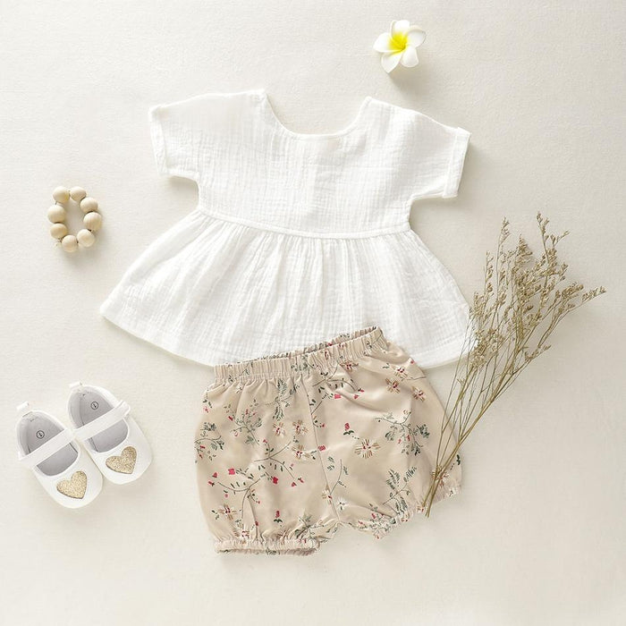 Conjunto de bebé de lino con top liso y shorts florales