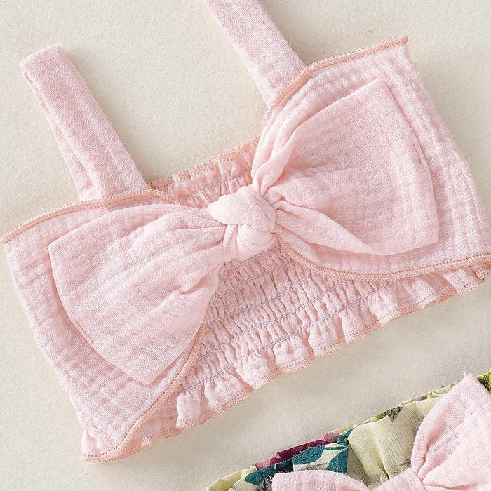 Conjunto de top con tiras y pantalones cortos florales de PP para bebé niña con elegante decoración de lazo