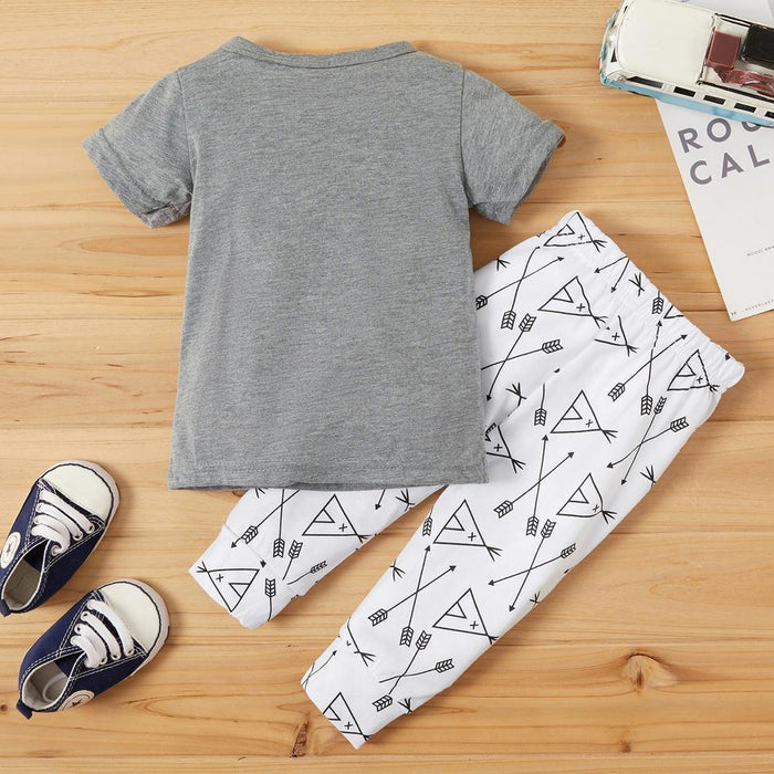 Conjunto de pantalones geométricos y top con letras de moda para bebé