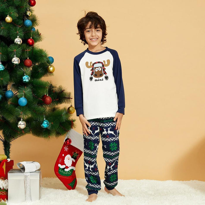 Conjunto de pijama a juego con estampado de alces encantadores de la familia navideña