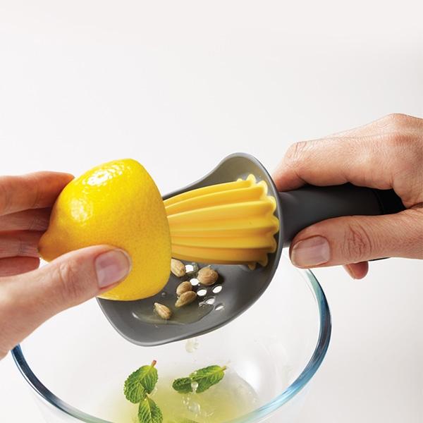 Creative Manual Lemon Orange Juicer Fruit Vegetable Hand Press Squeezer Tool Random Color