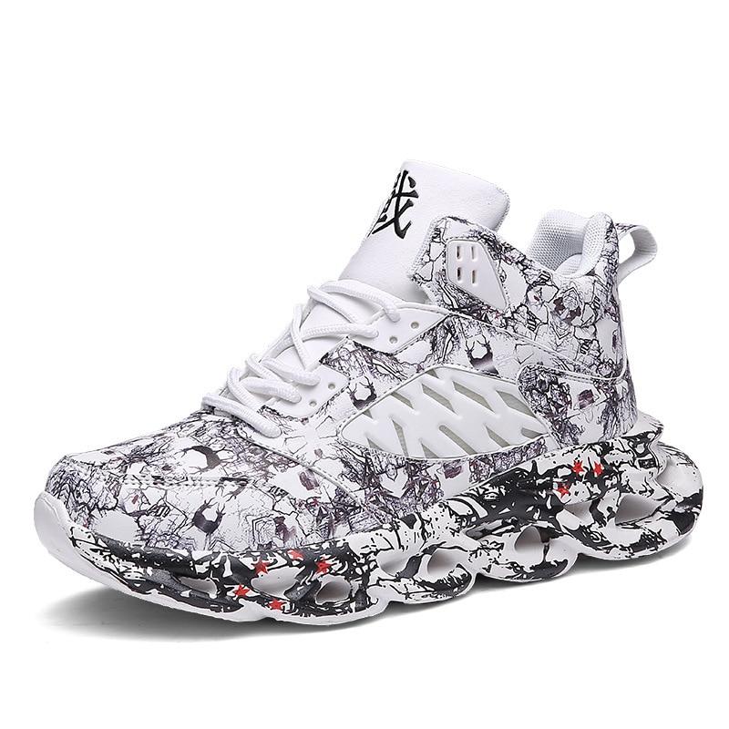 Casual graffiti-sneakers