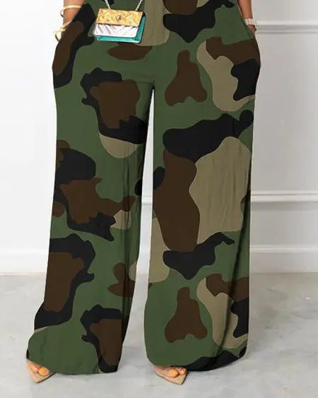 Mouwloze jumpsuit met wijde pijpen en camouflageprint 
