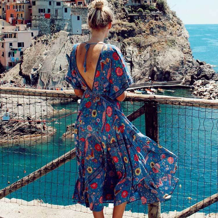 Vestido largo con cuello en V y estampado floral