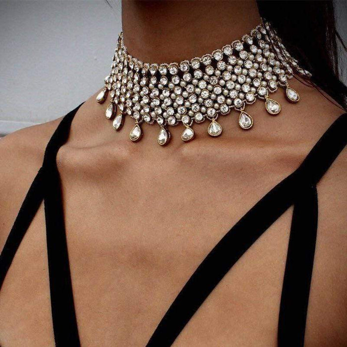 Round Pendant Choker Necklace