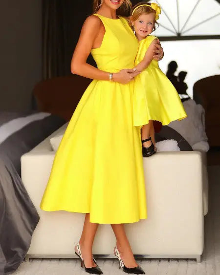 Sleeveless Dress with Round Neck and Flare Design