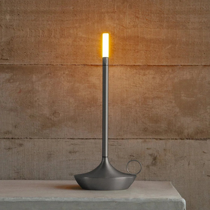 Elegante lámpara de mesa portátil con mecha LED: brillo versátil y ajustable para cualquier entorno 