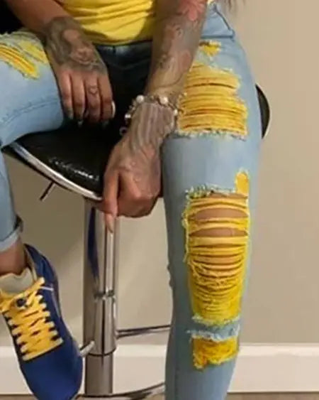 Jeans met gescheurde uitsnijdingen in colorblock 