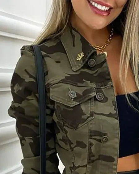 Camouflagejack met zakken met knopen 