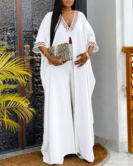 Top largo con abertura alta y pantalones con encaje en contraste 