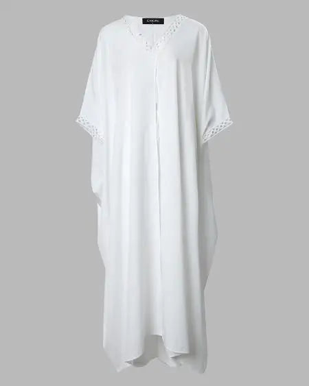 Top largo con abertura alta y pantalones con encaje en contraste 