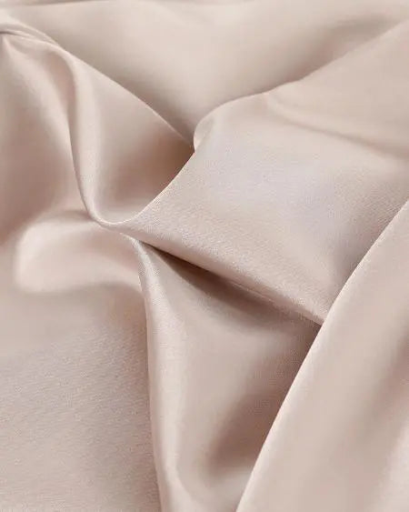 Feestjurk met één schouder, ruches en hoge split zonder rug 