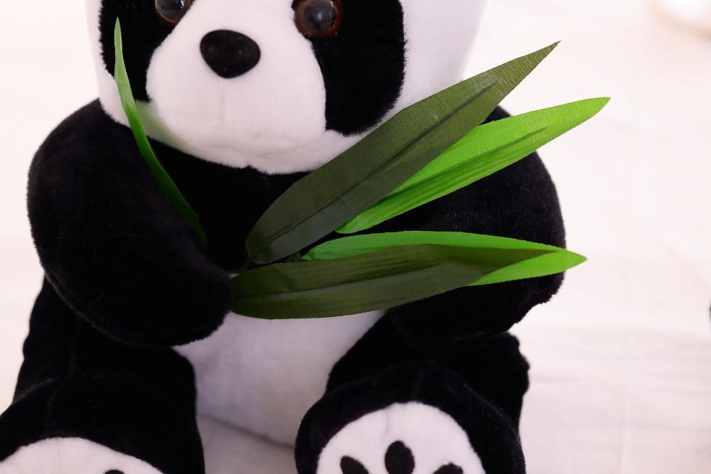 Peluche Panda con Hojas de Bambú